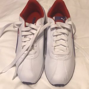New never worn puma sneakers